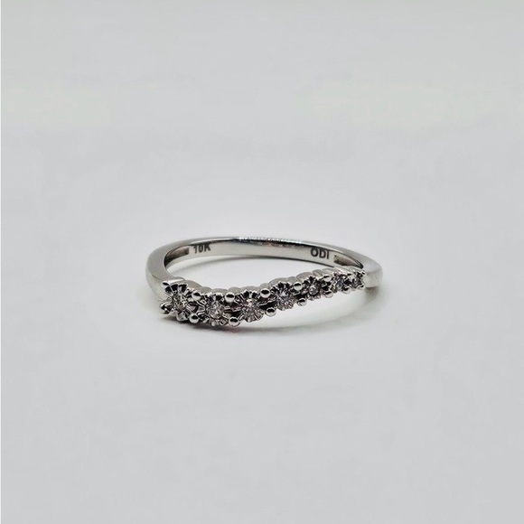 0.20 CT 10k White Gold Natural Diamond Bypass Ring - Picture 4 of 7